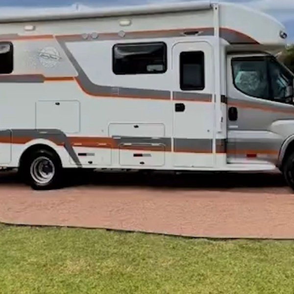 Motorhome Santo Inácio 7.8 SI ou R$954.000,00 no PIX 💰
